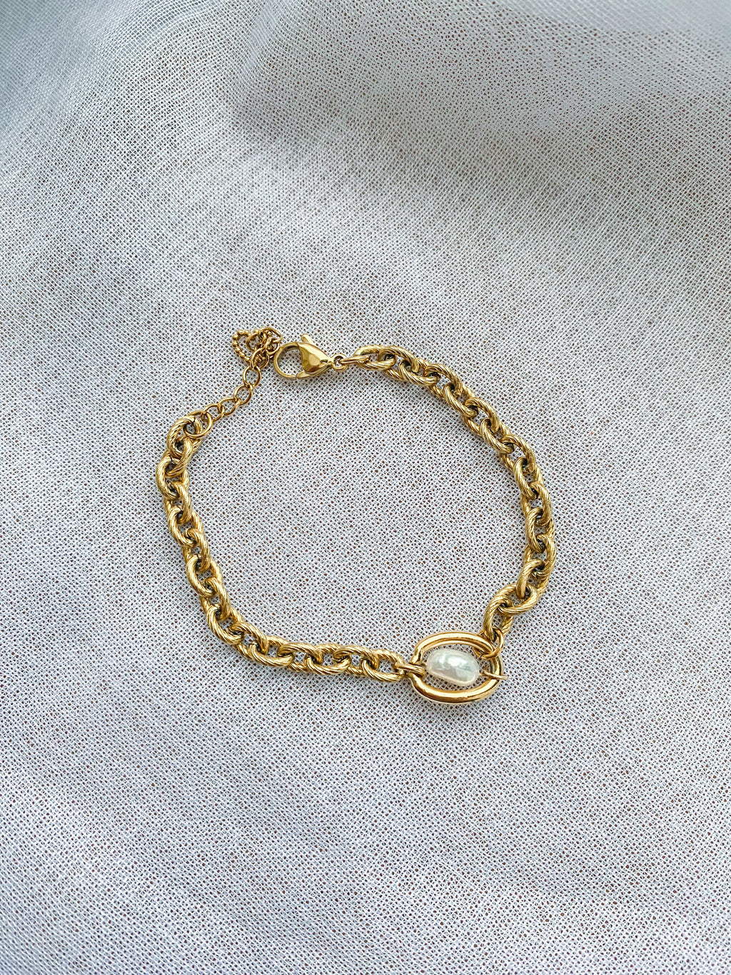 Bracelet fin avec perle eau douce