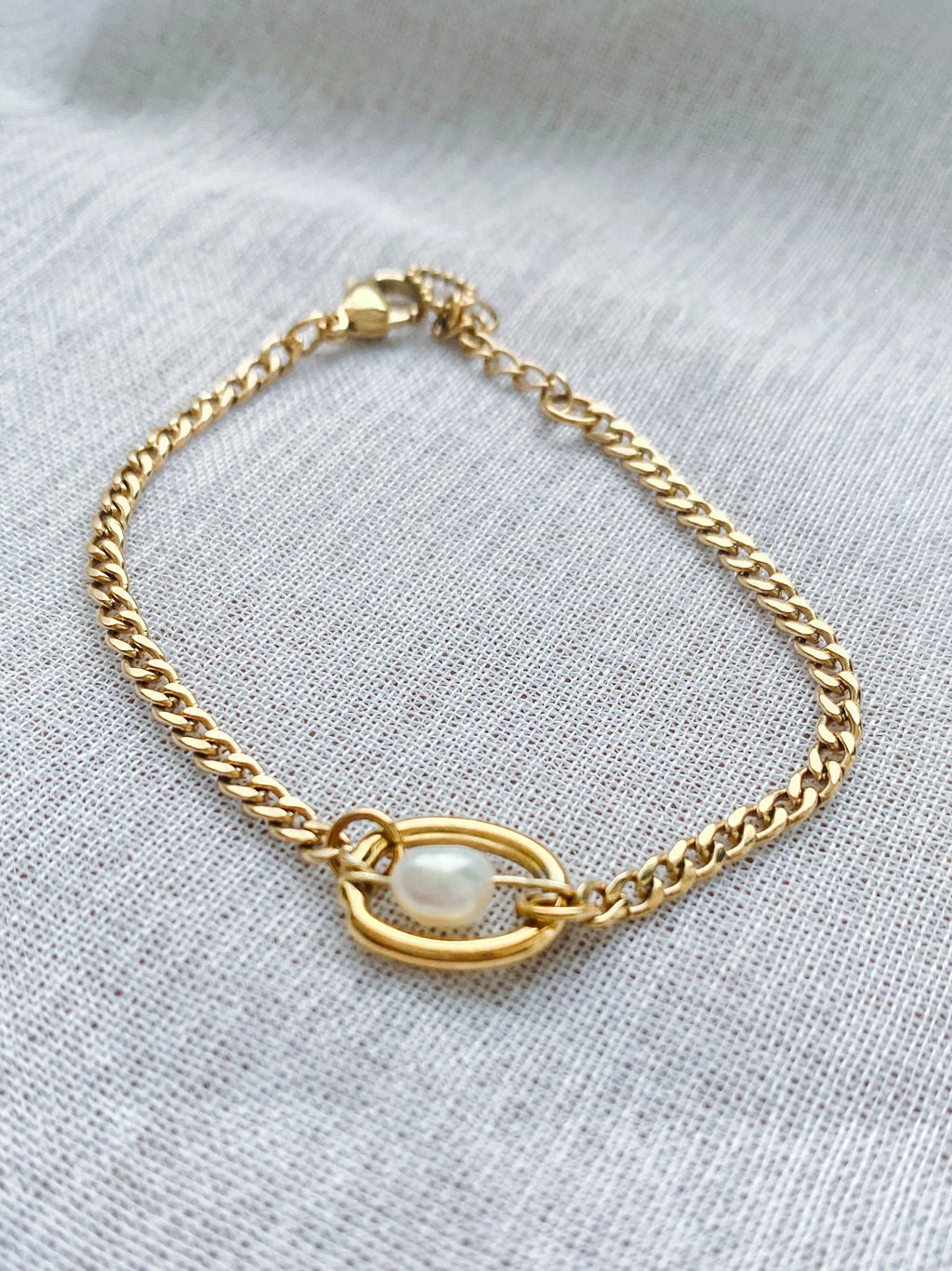 Bracelet fin avec perle eau douce
