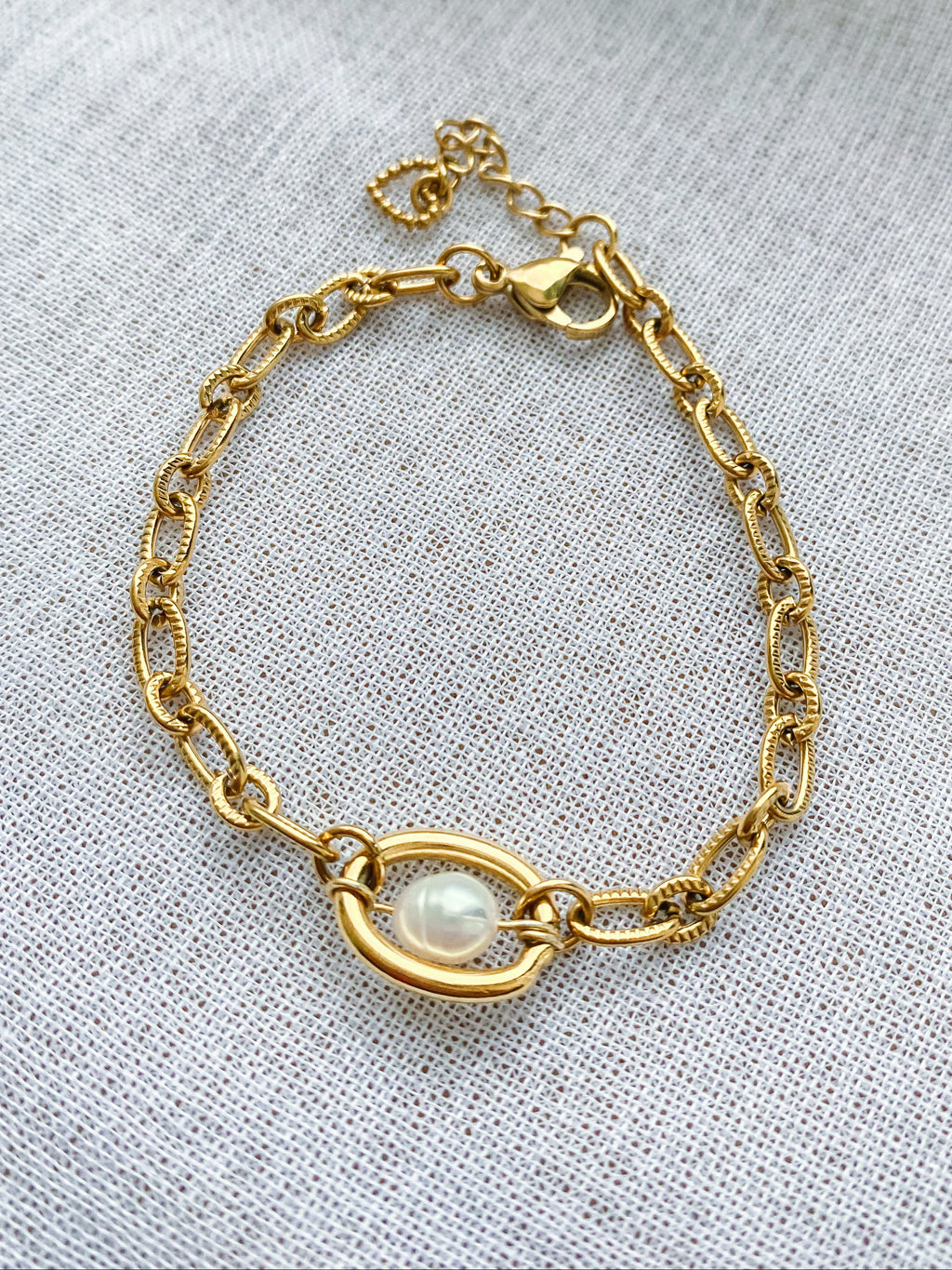 Bracelet fin avec perle eau douce